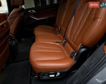 Серый БМВ X7, объемом двигателя 3 л и пробегом 63 тыс. км за 91000 $, фото 84 на Automoto.ua
