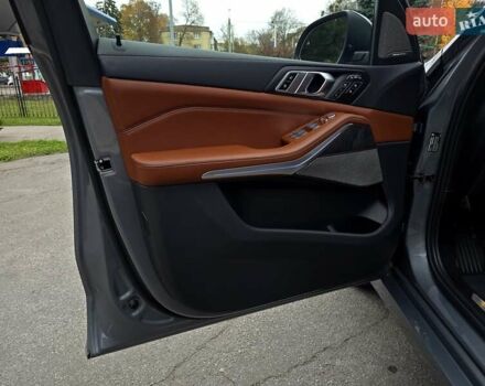 Серый БМВ X7, объемом двигателя 3 л и пробегом 63 тыс. км за 91000 $, фото 56 на Automoto.ua