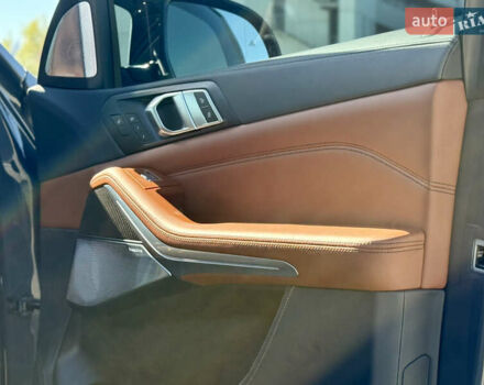 Серый БМВ X7, объемом двигателя 4.39 л и пробегом 34 тыс. км за 139900 $, фото 31 на Automoto.ua
