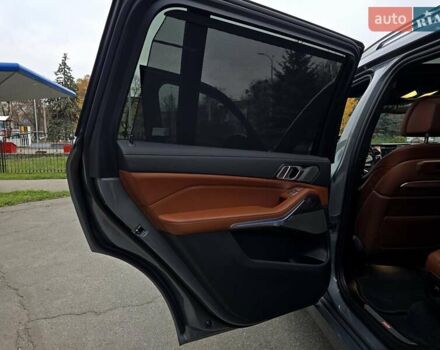 Серый БМВ X7, объемом двигателя 3 л и пробегом 63 тыс. км за 91000 $, фото 83 на Automoto.ua