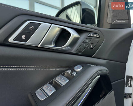 Серый БМВ X7, объемом двигателя 2.99 л и пробегом 86 тыс. км за 119000 $, фото 10 на Automoto.ua