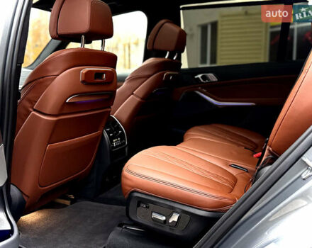 Серый БМВ X7, объемом двигателя 3 л и пробегом 63 тыс. км за 91000 $, фото 95 на Automoto.ua