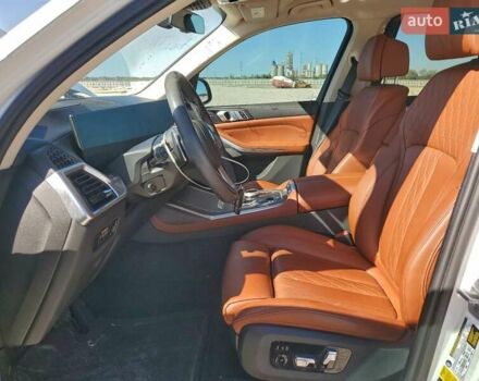 Серый БМВ X7, объемом двигателя 3 л и пробегом 23 тыс. км за 35000 $, фото 6 на Automoto.ua