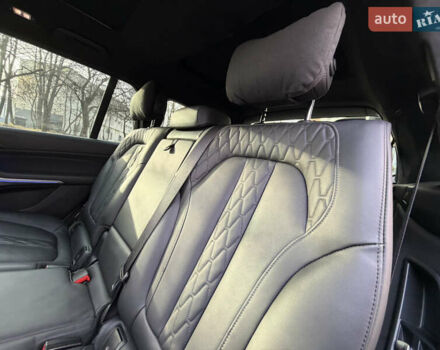 Серый БМВ X7, объемом двигателя 2.99 л и пробегом 82 тыс. км за 119000 $, фото 37 на Automoto.ua