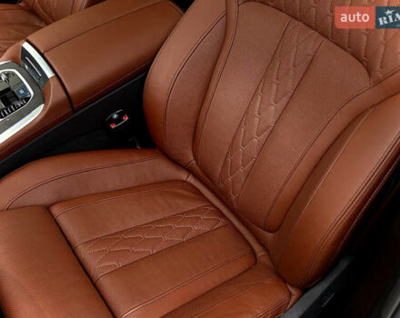 Серый БМВ X7, объемом двигателя 3 л и пробегом 63 тыс. км за 91000 $, фото 74 на Automoto.ua