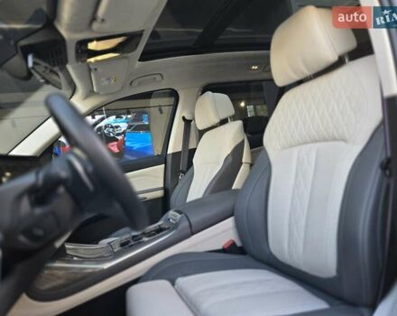 Серый БМВ X7, объемом двигателя 4.4 л и пробегом 70 тыс. км за 134999 $, фото 9 на Automoto.ua