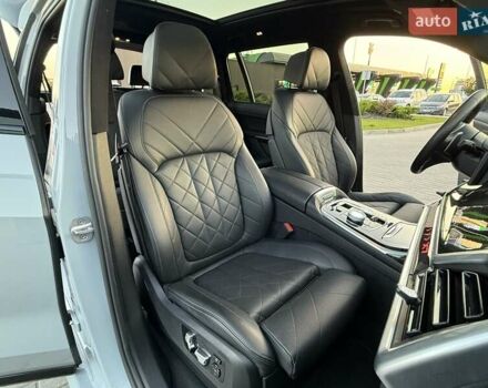 Серый БМВ X7, объемом двигателя 3 л и пробегом 43 тыс. км за 105000 $, фото 28 на Automoto.ua