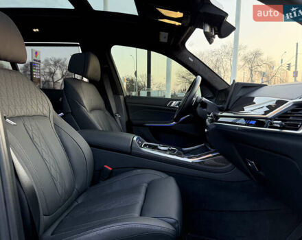Серый БМВ X7, объемом двигателя 4.4 л и пробегом 9 тыс. км за 115000 $, фото 29 на Automoto.ua