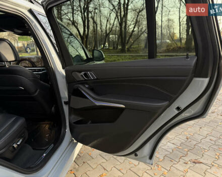 Серый БМВ X7, объемом двигателя 2.99 л и пробегом 82 тыс. км за 119000 $, фото 42 на Automoto.ua