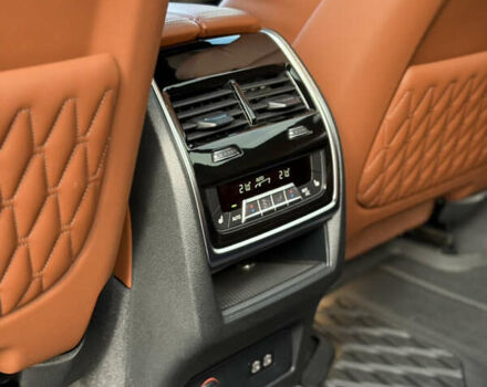 Серый БМВ X7, объемом двигателя 4.39 л и пробегом 45 тыс. км за 139900 $, фото 21 на Automoto.ua