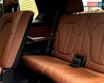 Серый БМВ X7, объемом двигателя 3 л и пробегом 63 тыс. км за 91000 $, фото 104 на Automoto.ua