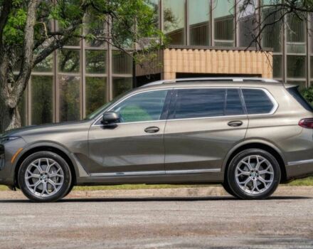 Серый БМВ X7, объемом двигателя 3 л и пробегом 25 тыс. км за 50000 $, фото 4 на Automoto.ua