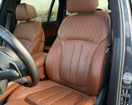 Серый БМВ X7, объемом двигателя 4.39 л и пробегом 45 тыс. км за 139900 $, фото 12 на Automoto.ua