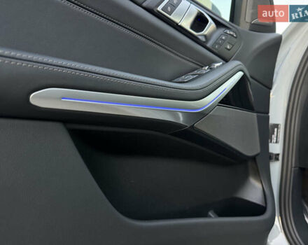 Серый БМВ X7, объемом двигателя 2.99 л и пробегом 86 тыс. км за 119000 $, фото 11 на Automoto.ua