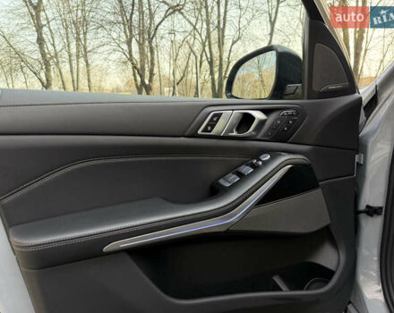 Серый БМВ X7, объемом двигателя 2.99 л и пробегом 82 тыс. км за 119000 $, фото 31 на Automoto.ua