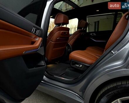 Серый БМВ X7, объемом двигателя 3 л и пробегом 63 тыс. км за 91000 $, фото 87 на Automoto.ua