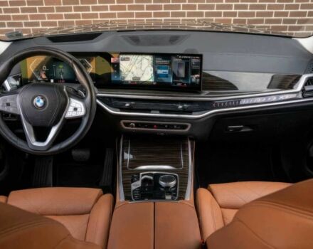 Серый БМВ X7, объемом двигателя 3 л и пробегом 25 тыс. км за 50000 $, фото 6 на Automoto.ua