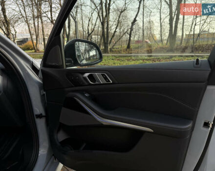 Серый БМВ X7, объемом двигателя 2.99 л и пробегом 82 тыс. км за 119000 $, фото 47 на Automoto.ua