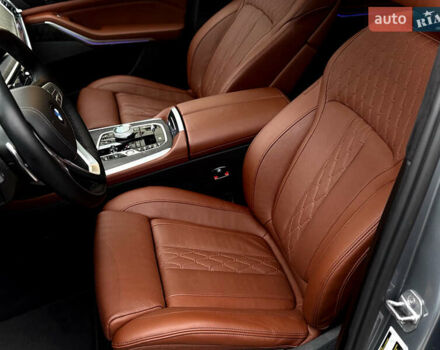 Серый БМВ X7, объемом двигателя 3 л и пробегом 63 тыс. км за 91000 $, фото 61 на Automoto.ua