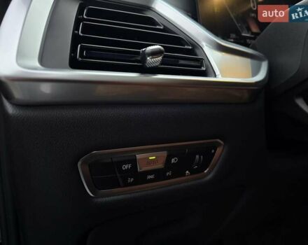 Серый БМВ X7, объемом двигателя 3 л и пробегом 63 тыс. км за 91000 $, фото 65 на Automoto.ua