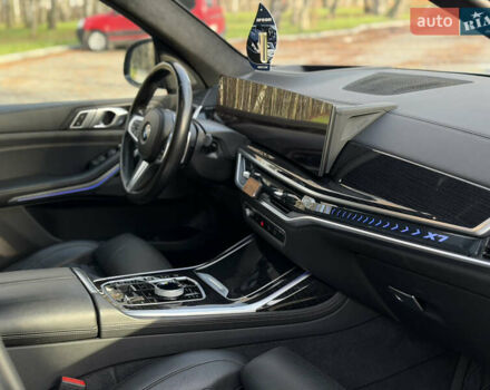 Серый БМВ X7, объемом двигателя 2.99 л и пробегом 82 тыс. км за 119000 $, фото 51 на Automoto.ua