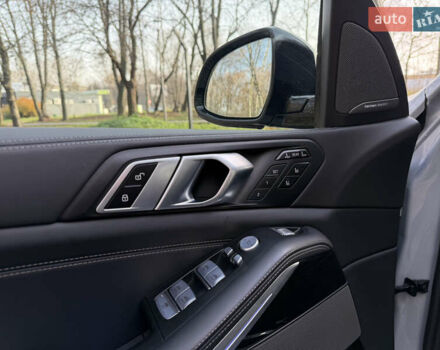 Серый БМВ X7, объемом двигателя 2.99 л и пробегом 82 тыс. км за 119000 $, фото 32 на Automoto.ua