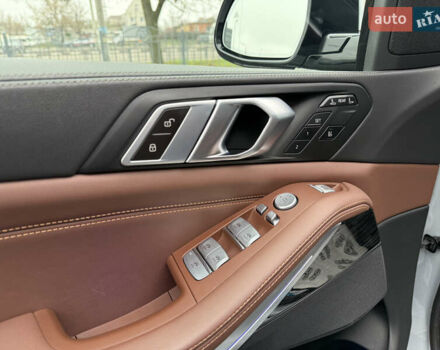 Серый БМВ X7, объемом двигателя 2.99 л и пробегом 57 тыс. км за 114000 $, фото 15 на Automoto.ua