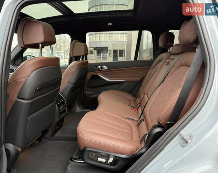 Серый БМВ X7, объемом двигателя 2.99 л и пробегом 57 тыс. км за 114000 $, фото 25 на Automoto.ua