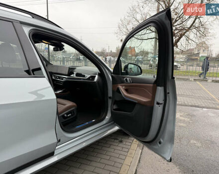 Серый БМВ X7, объемом двигателя 2.99 л и пробегом 57 тыс. км за 114000 $, фото 33 на Automoto.ua