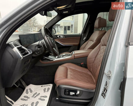 Серый БМВ X7, объемом двигателя 2.99 л и пробегом 57 тыс. км за 114000 $, фото 16 на Automoto.ua