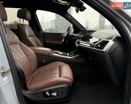 Серый БМВ X7, объемом двигателя 2.99 л и пробегом 57 тыс. км за 114000 $, фото 34 на Automoto.ua