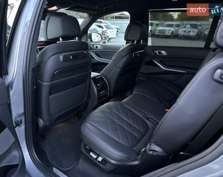 Серый БМВ X7, объемом двигателя 3 л и пробегом 39 тыс. км за 105000 $, фото 23 на Automoto.ua