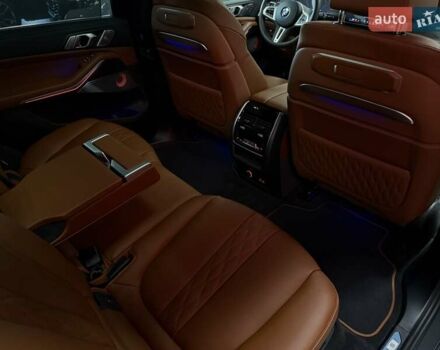 Серый БМВ X7, объемом двигателя 4.39 л и пробегом 1 тыс. км за 189900 $, фото 75 на Automoto.ua