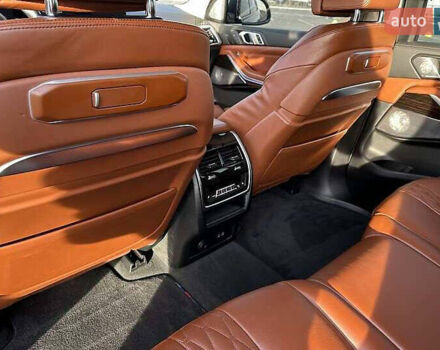 Серый БМВ X7, объемом двигателя 3 л и пробегом 11 тыс. км за 120000 $, фото 10 на Automoto.ua