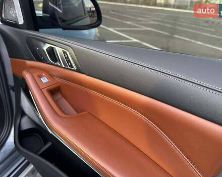 Серый БМВ X7, объемом двигателя 3 л и пробегом 11 тыс. км за 120000 $, фото 1 на Automoto.ua