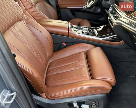 Серый БМВ X7, объемом двигателя 3 л и пробегом 11 тыс. км за 120000 $, фото 5 на Automoto.ua