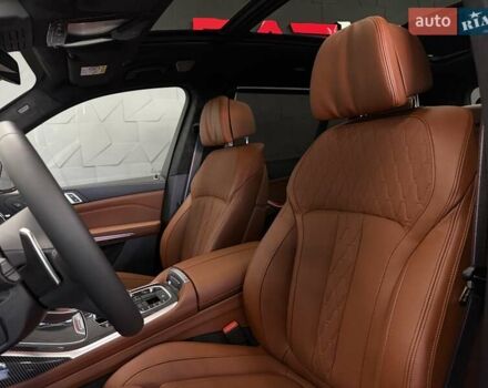 Серый БМВ X7, объемом двигателя 4.39 л и пробегом 1 тыс. км за 189900 $, фото 57 на Automoto.ua