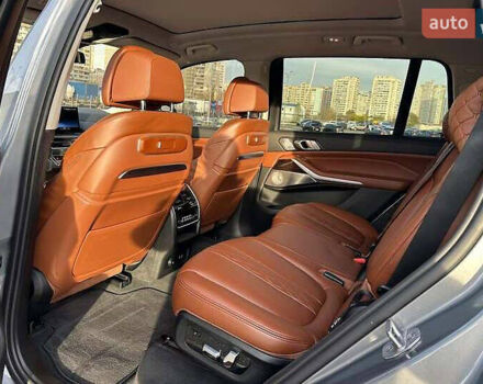 Серый БМВ X7, объемом двигателя 3 л и пробегом 11 тыс. км за 120000 $, фото 11 на Automoto.ua