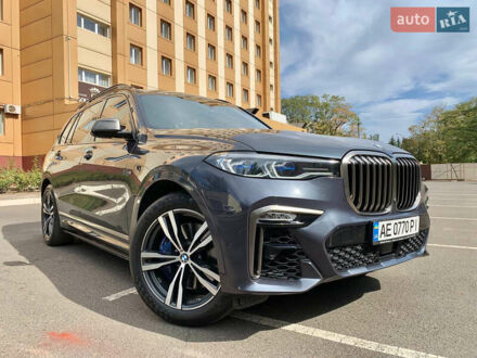 БМВ X7 2021 в Киеве на Automoto.ua Серый БМВ X7, объемом двигателя 3 л и пробегом 112 тыс. км за 83333 $, фото 1 на Automoto.ua