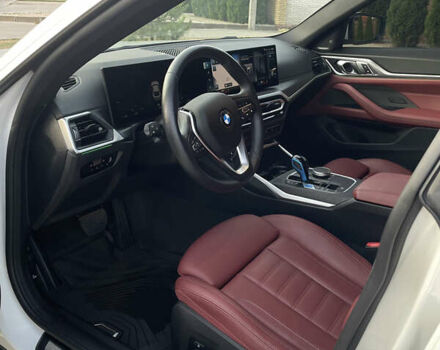 Белый БМВ i4, объемом двигателя 0 л и пробегом 31 тыс. км за 30100 $, фото 16 на Automoto.ua