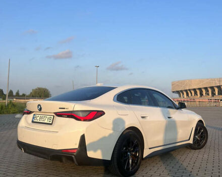 Белый БМВ i4, объемом двигателя 0 л и пробегом 47 тыс. км за 34600 $, фото 5 на Automoto.ua