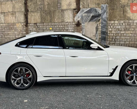 Белый БМВ i4, объемом двигателя 0 л и пробегом 30 тыс. км за 42000 $, фото 6 на Automoto.ua