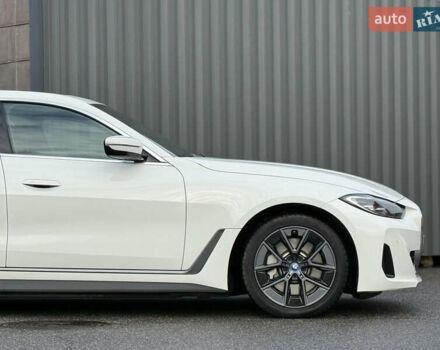 Белый БМВ i4, объемом двигателя 0 л и пробегом 18 тыс. км за 32650 $, фото 14 на Automoto.ua