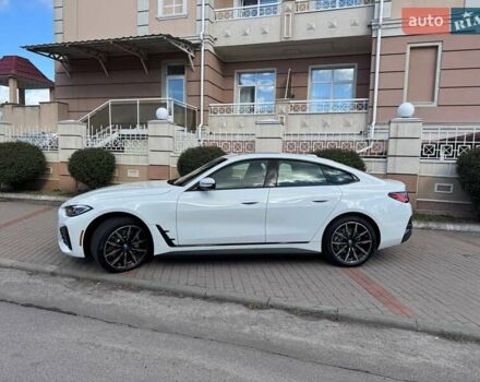 Белый БМВ i4, объемом двигателя 0 л и пробегом 20 тыс. км за 36999 $, фото 5 на Automoto.ua