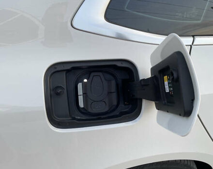 Белый БМВ i4, объемом двигателя 0 л и пробегом 31 тыс. км за 30100 $, фото 37 на Automoto.ua