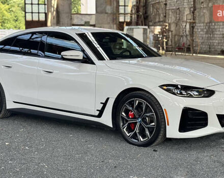 Белый БМВ i4, объемом двигателя 0 л и пробегом 30 тыс. км за 42000 $, фото 7 на Automoto.ua