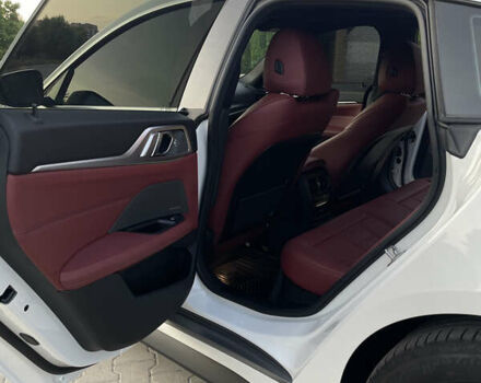 Белый БМВ i4, объемом двигателя 0 л и пробегом 31 тыс. км за 30100 $, фото 19 на Automoto.ua