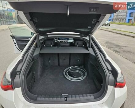 Белый БМВ i4, объемом двигателя 0 л и пробегом 79 тыс. км за 47000 $, фото 14 на Automoto.ua