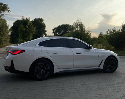 Белый БМВ i4, объемом двигателя 0 л и пробегом 31 тыс. км за 30100 $, фото 8 на Automoto.ua