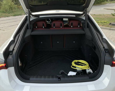 Белый БМВ i4, объемом двигателя 0 л и пробегом 31 тыс. км за 30100 $, фото 35 на Automoto.ua